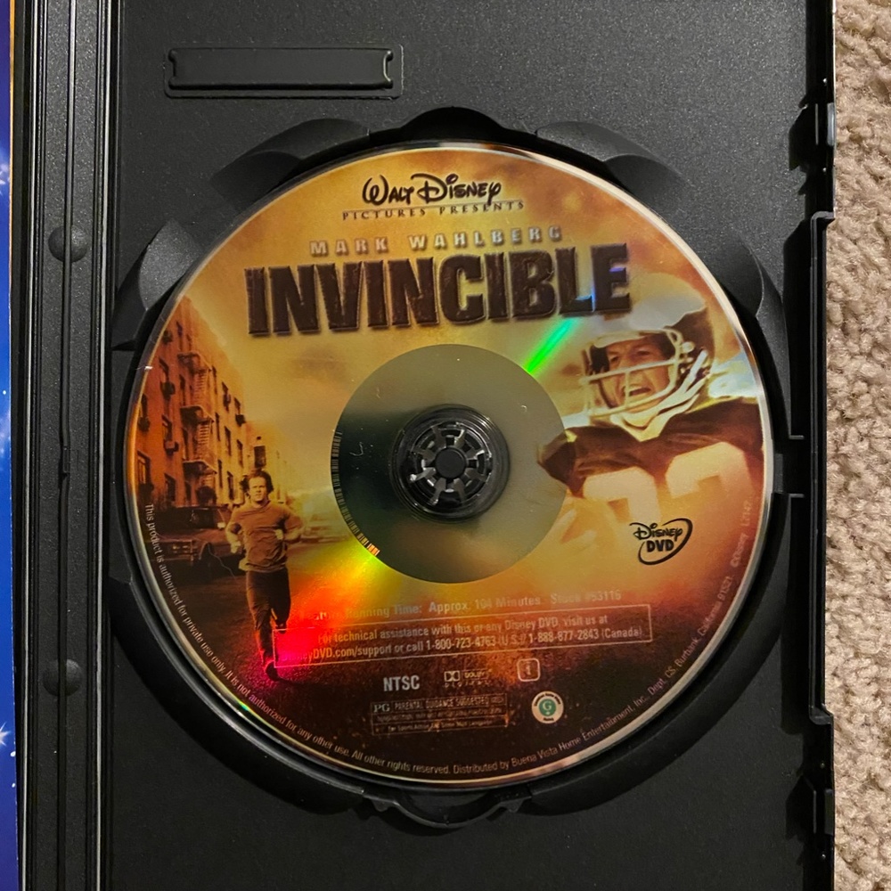 Invincible DVD - Picture 3 of 4